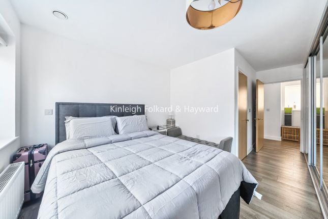 Flat 4, 1, Guardhouse Way, London photo 4