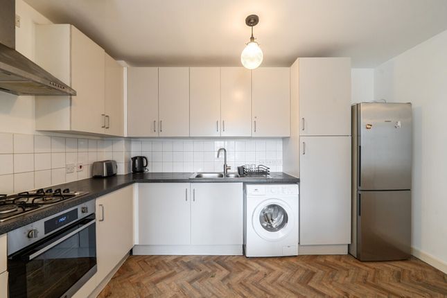 14 Taylor Place, London photo 3