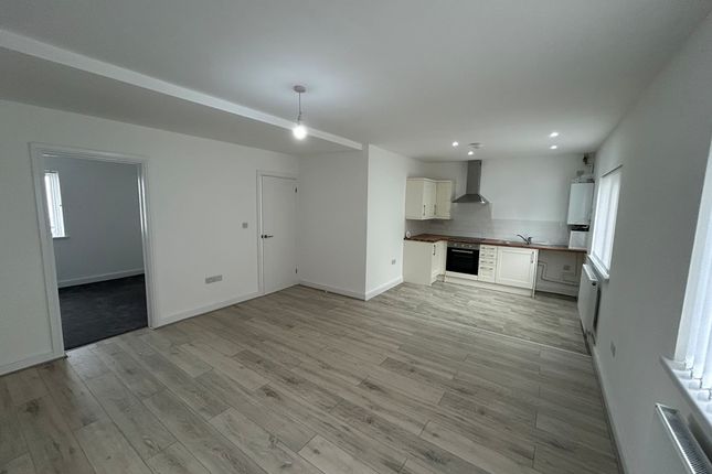 Flat 17, Merthyr Tydfil photo 3