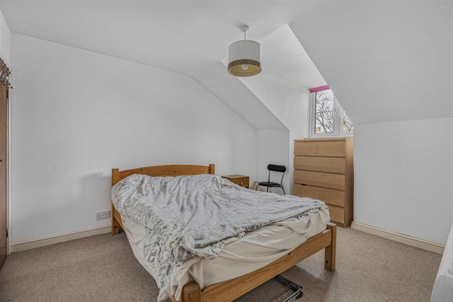 Town house for sale in Castle Hill, Reading