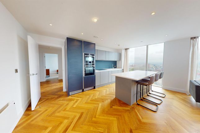 Apartment 1701, Deansgate Square, Owen Street, Manchester photo 3
