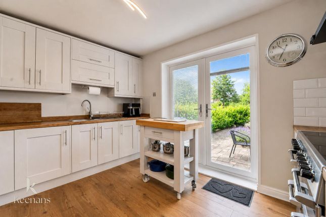 33, Newhouse Road, Heywood photo 4
