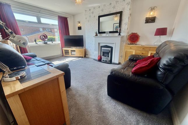 12, Whitehouse Crescent, Leeds photo 3