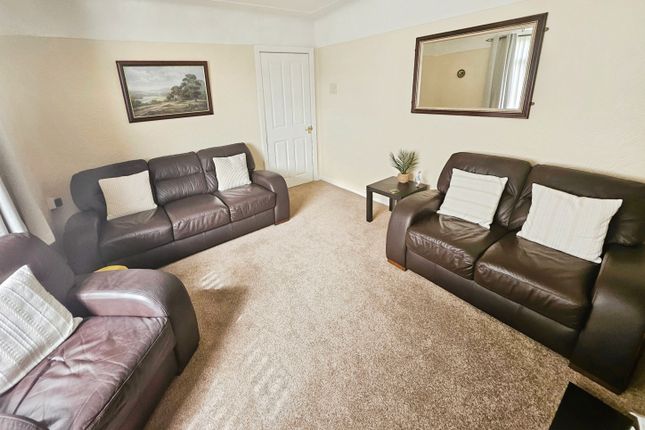 21, Willow Avenue, Liverpool photo 4