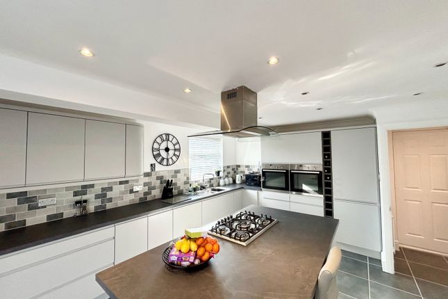 31, Claymar Drive, Swadlincote photo 3