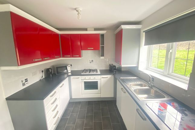 27, Pankhurst Close, Blackburn photo 2