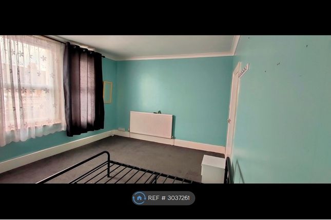 Middle Floor Front Room A, Old Road, Clacton-On-Sea photo 4
