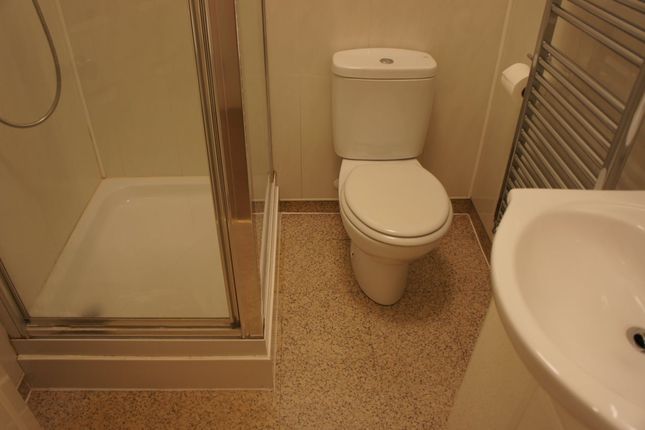 Room 6, Clovelly, 110, Brighton Road, Redhill photo 5