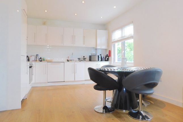 Flat B, 22, Sylvester Road, London photo 4