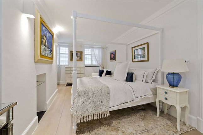Flat for sale in Cadogan Square, Chelsea, London