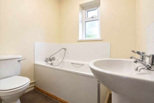 64, Prebendal Avenue, Aylesbury photo 3
