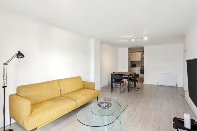 Flat for sale in Free Trade Wharf, 340 The Highway London