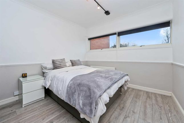 Flat for sale in Southwood Lawn Road, Highgate