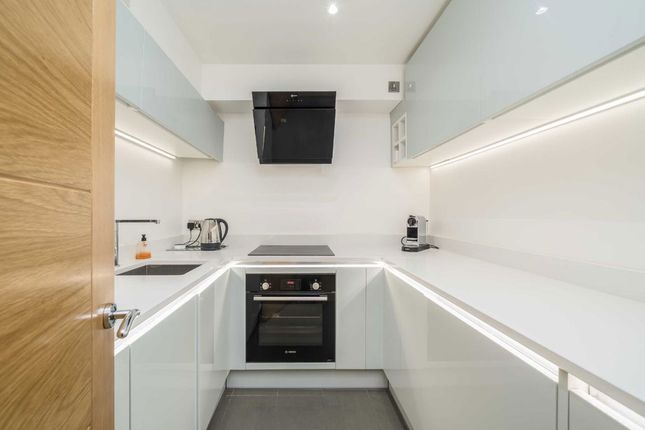Flat 91, South Block, London photo 3