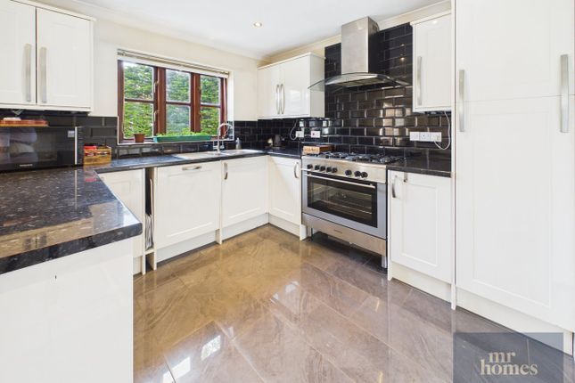 2, Woosnam Close, Cardiff photo 3