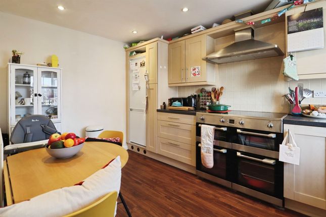 24, Clos Yr Wylan, BARRY photo 2