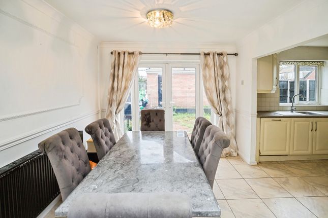 2, Cullen Close, Wirral photo 3