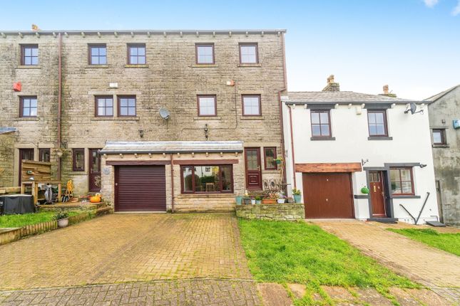 Town house for sale in Annarly Fold, Worsthorne, Burnley, Lancashire