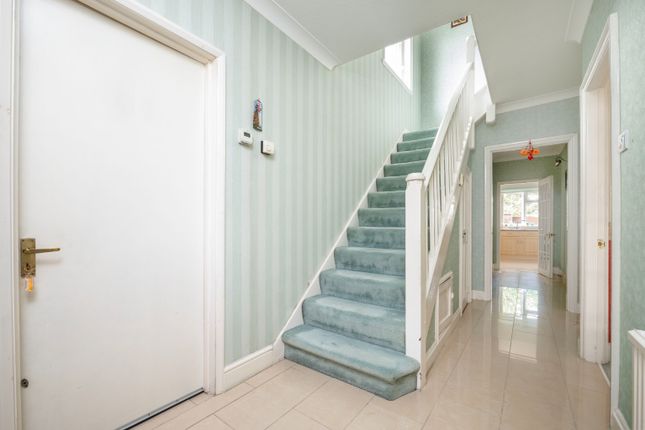 28 Cotswold Gardens, London, Greater London photo 2