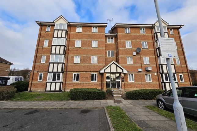 Flat to rent in Chandlers Drive, Erith