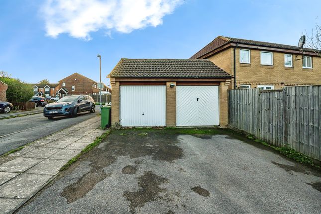 28, Oldhams Meadow, AYLESBURY photo 4