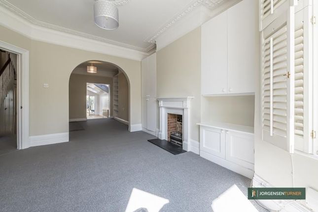 Bloemfontein Avenue, London photo 3