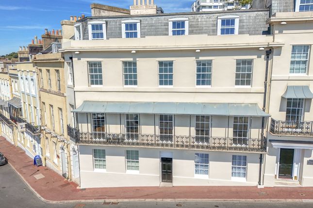 Flat 4, Royal Marina Court, Beacon Terrace, Torquay photo 2