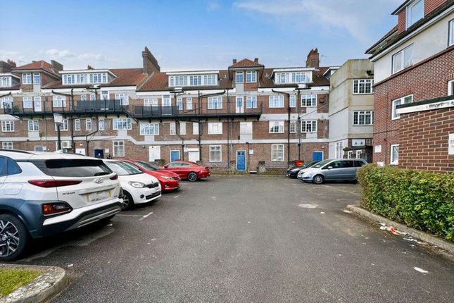 Flat 2, Addis House, Southampton photo 5