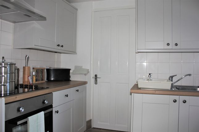 Flat to rent in Cricklade Road, Swindon