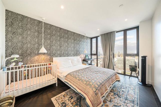 Flat 76, 5, Tidemill Square, London photo 4
