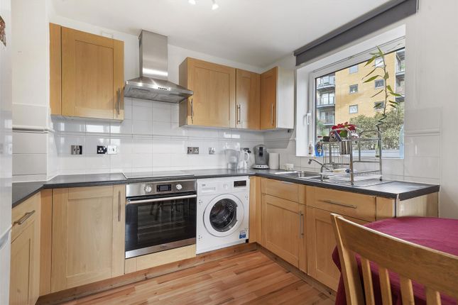 3, Inverness Mews, North Woolwich photo 3
