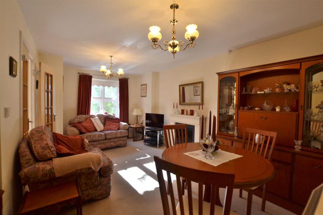 20 Sycamore Grange, Branksomewood Road, Fleet photo 2