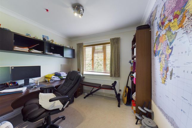 Detached house to rent in Orde Close, Crawley