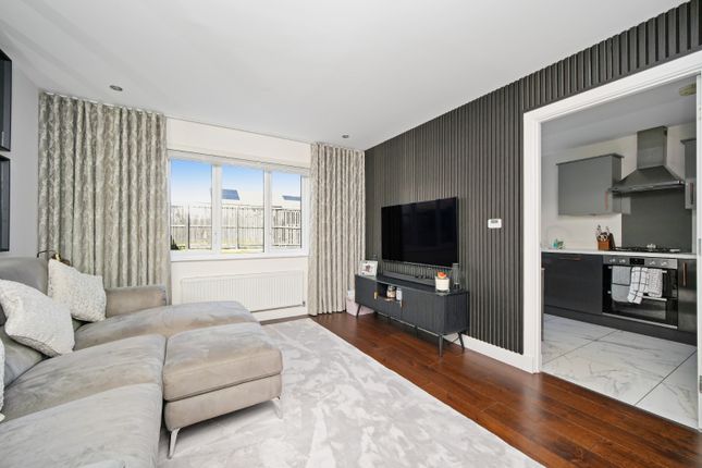 6, Lamond Crescent, Winchburgh photo 4