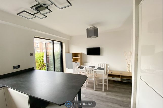 Vallis Close, Poole photo 4