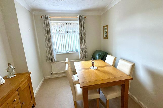 14, Seavert Close, Lowestoft photo 2