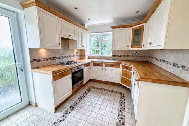 7 Woodside Avenue, Bridgend photo 4