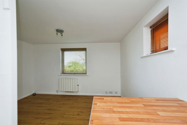 Flat for sale in The Heights, Swindon