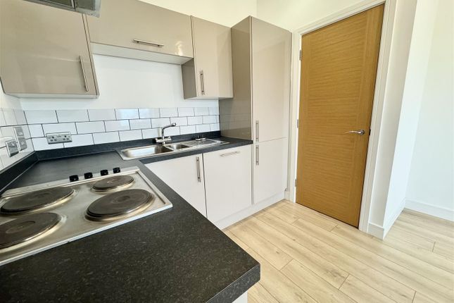 Flat 37, Voyager House, 253/257, High Street North, Poole photo 2