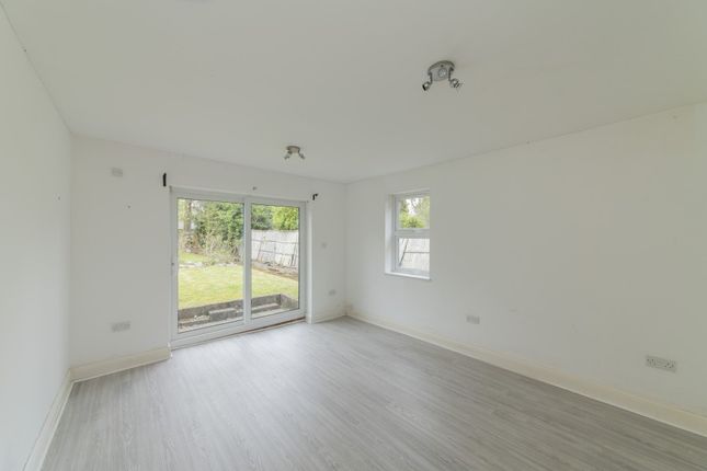 Flat 2 141, Friern Park, London photo 3