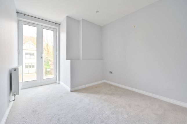 Flat to rent in East Dulwich Grove, East Dulwich, London