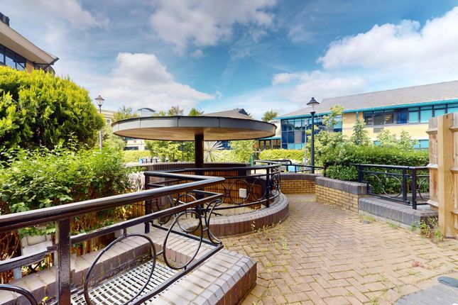 New Horizons Court, Brentford photo 4