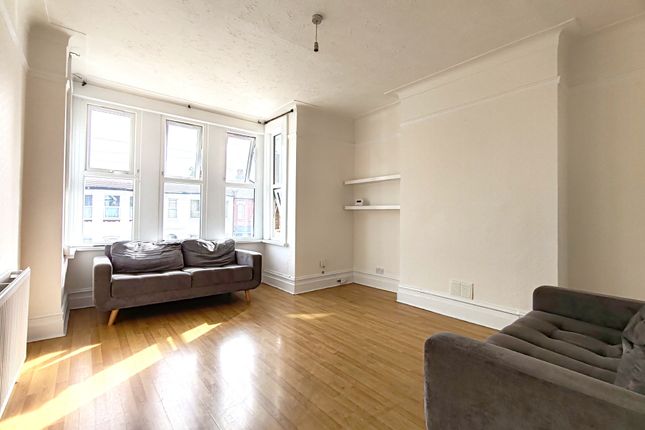 53b, Balfour Road, Ilford photo 2