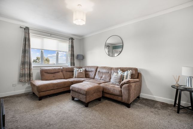 18 Stanley Gardens, Maddiston, Falkirk photo 4
