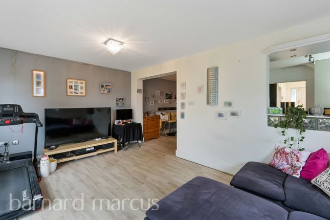 2, Sutton Way, Heston photo 2