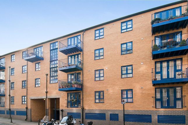 Flat to rent in Thames Heights, 52-54 Gainsford Street