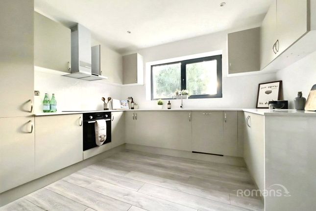 3, Sorrel Close, Hampshire photo 2