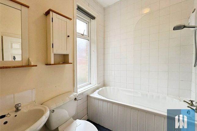 28, Stonehyrst Avenue, Dewsbury photo 4