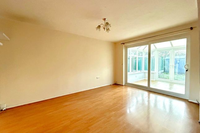 41, Statham Court, Bracknell photo 3