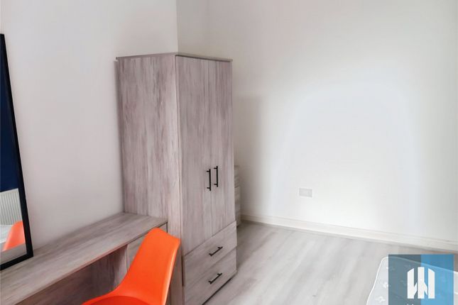 Room 6, 2, Park Drive, Huddersfield photo 5